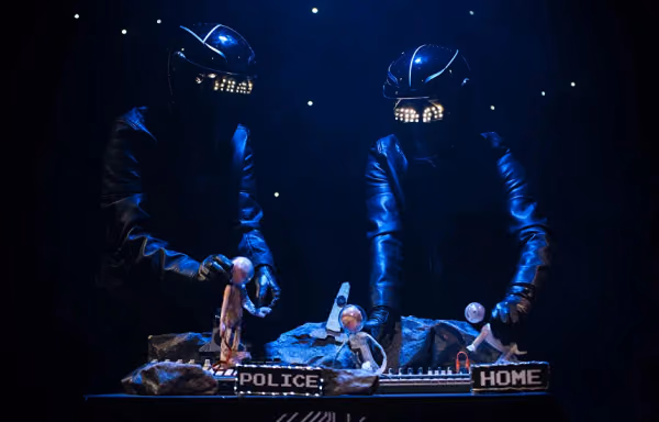 SINGLE. One on the Moon, performer, Tipa Theatre, 2021